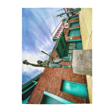 Load image into Gallery viewer, Yaz Statue Blanket